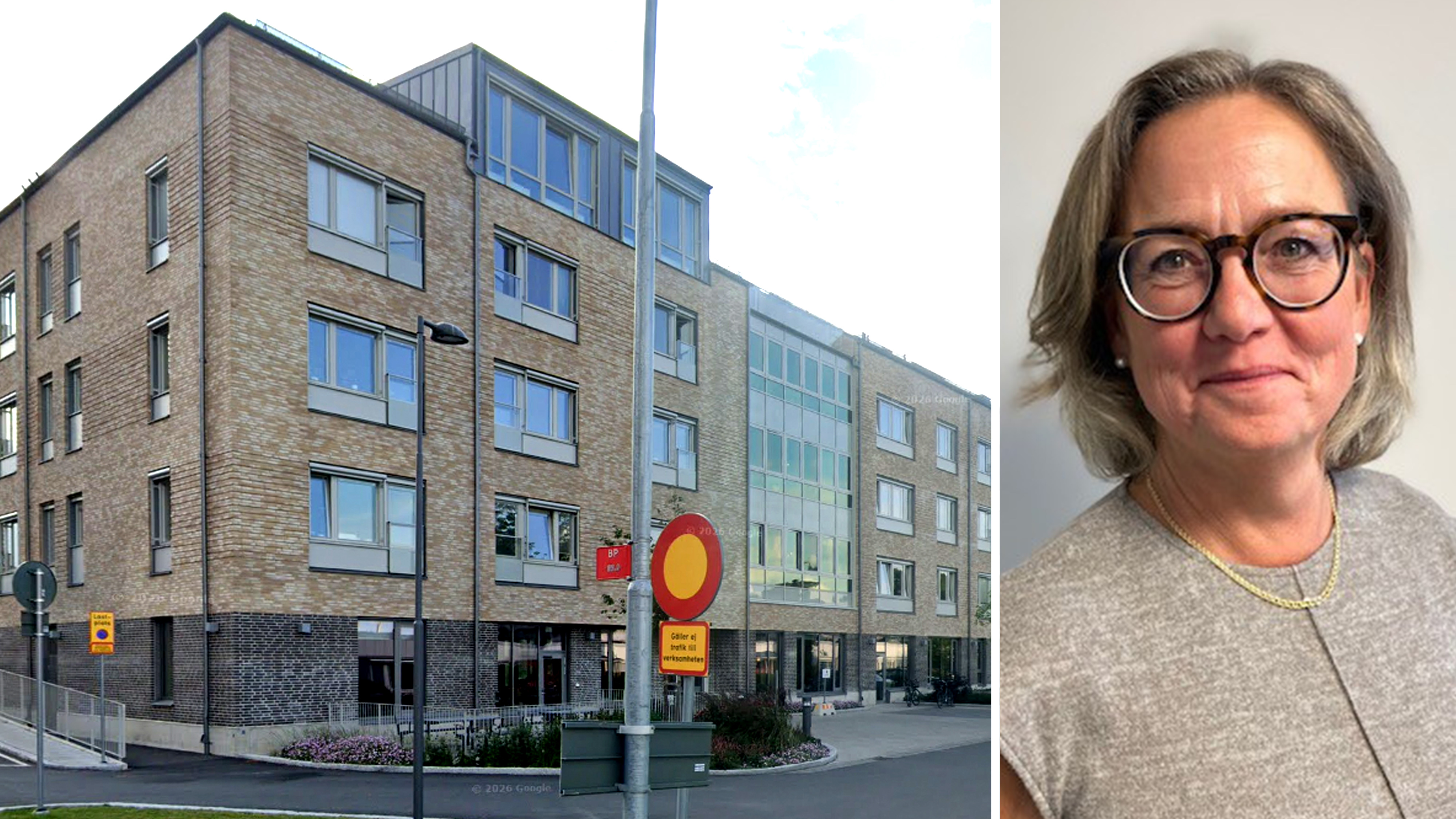 Till vänster syns en tegelbyggnad med flera våningar; till höger en kvinna med glasögon, kort hår och grå tröja som ler mot kameran.