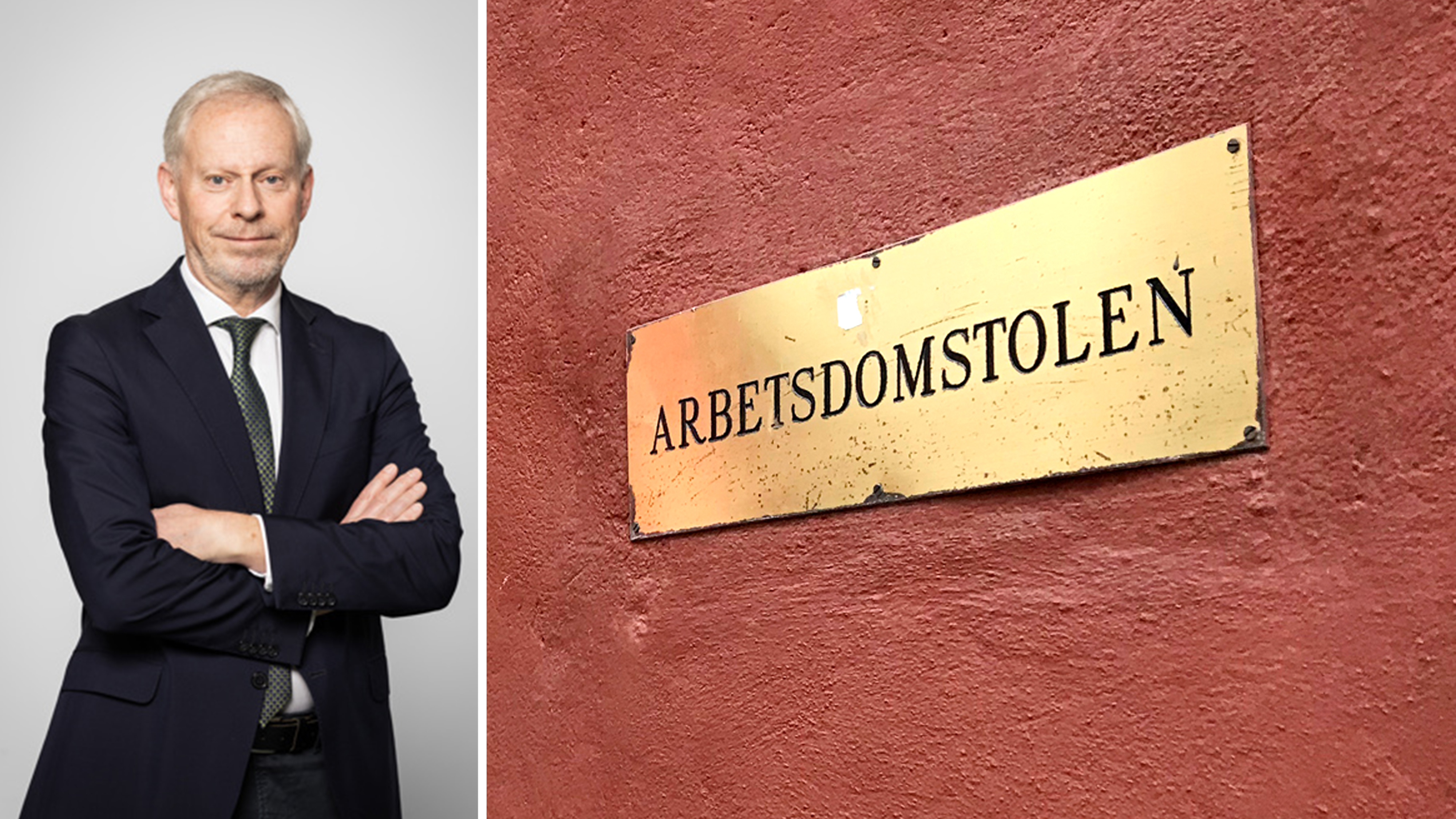 En man i kostym står med korslagda armar bredvid en skylt där det står "Arbetsdomstolen" på en röd vägg.