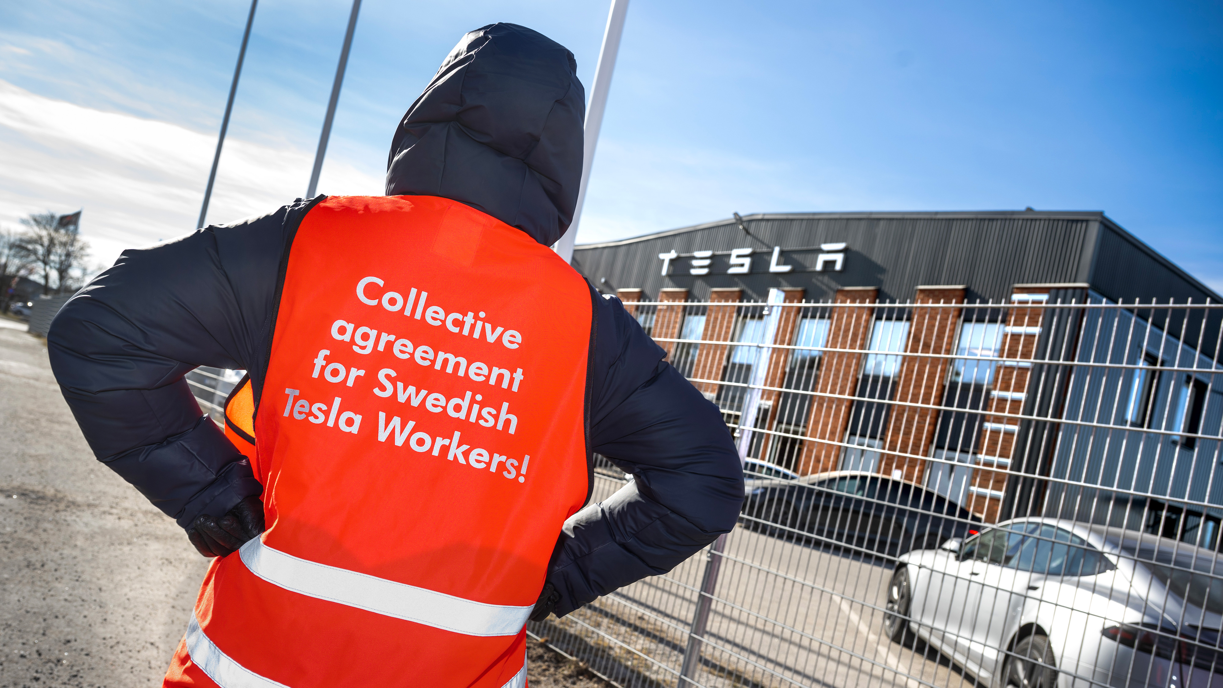 Strejkvakt utanför Tesla i Segeltorp.