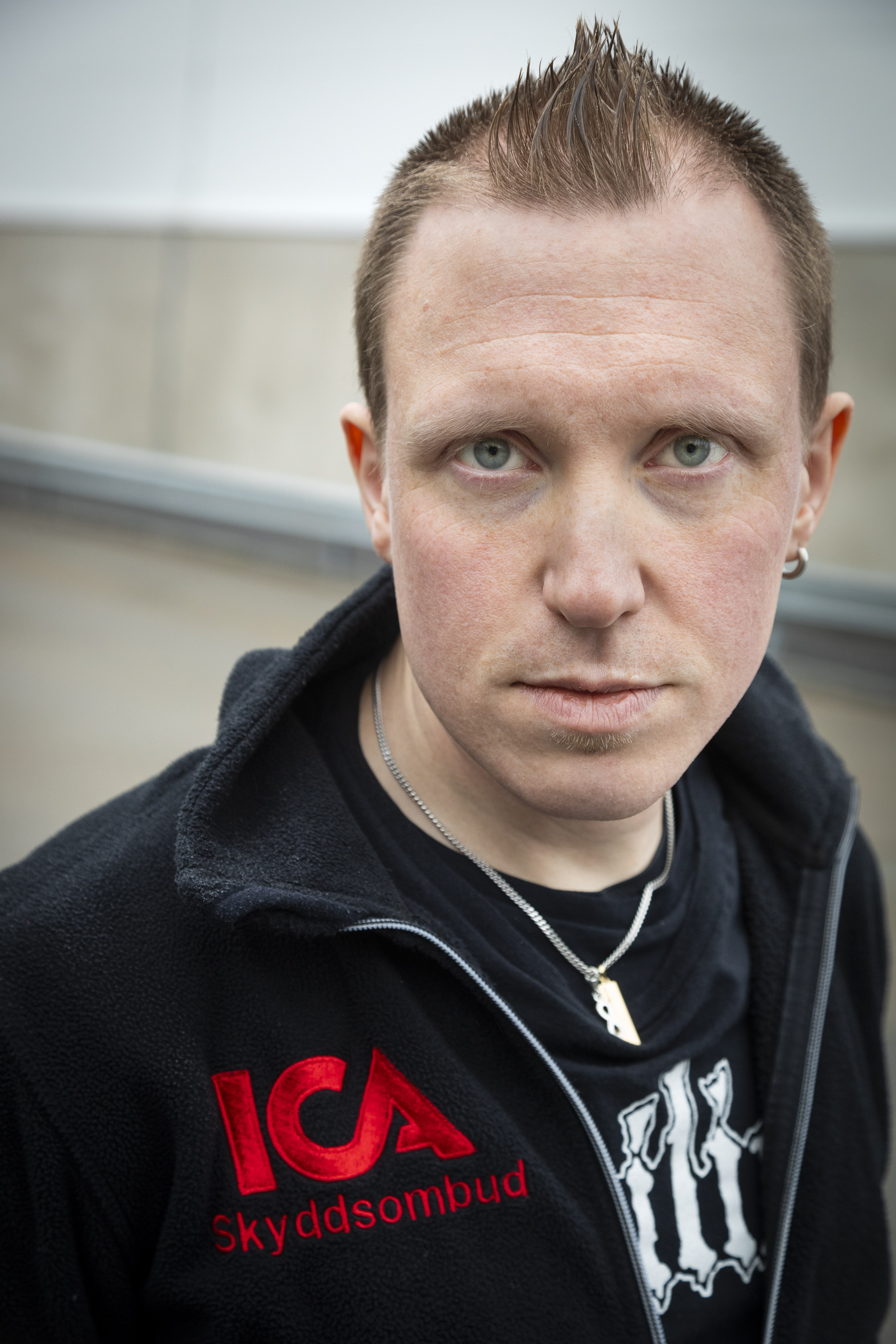 Johannes Johansson i tröja med ICA:s logga på