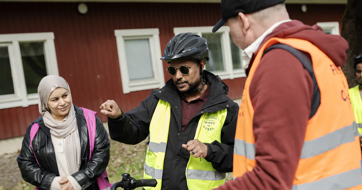 Hassan, 33, snabbutbildas till sommarjobb i hemtjänsten
