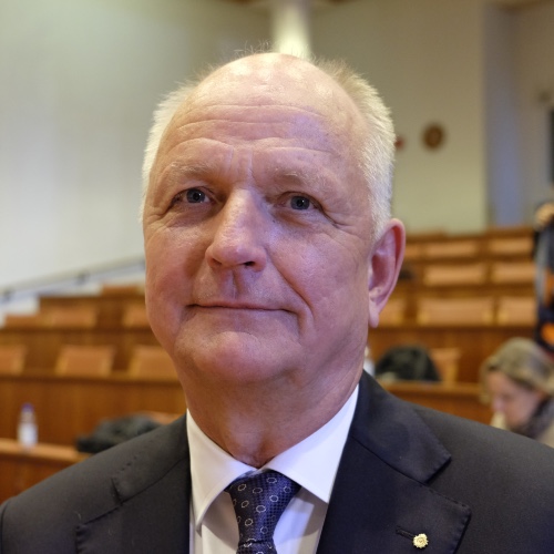 Olle Kämpe, nobelkommittén för fysiologi eller medicin.