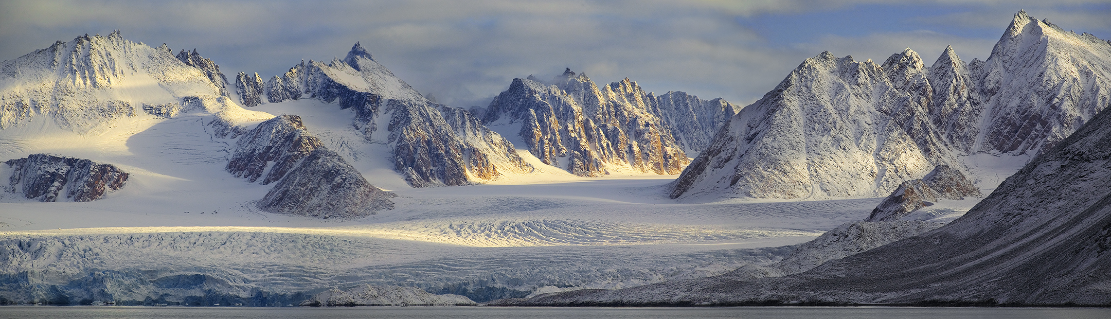 Smeerenburgglaciären på Svalbard.