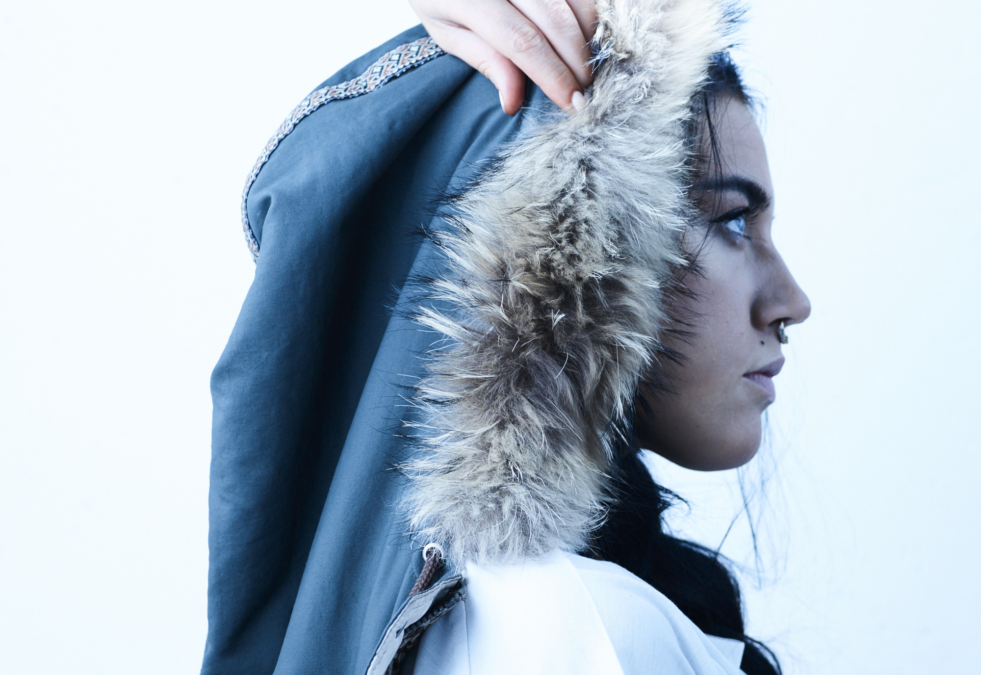 Bild på Maxida Märak i profil.