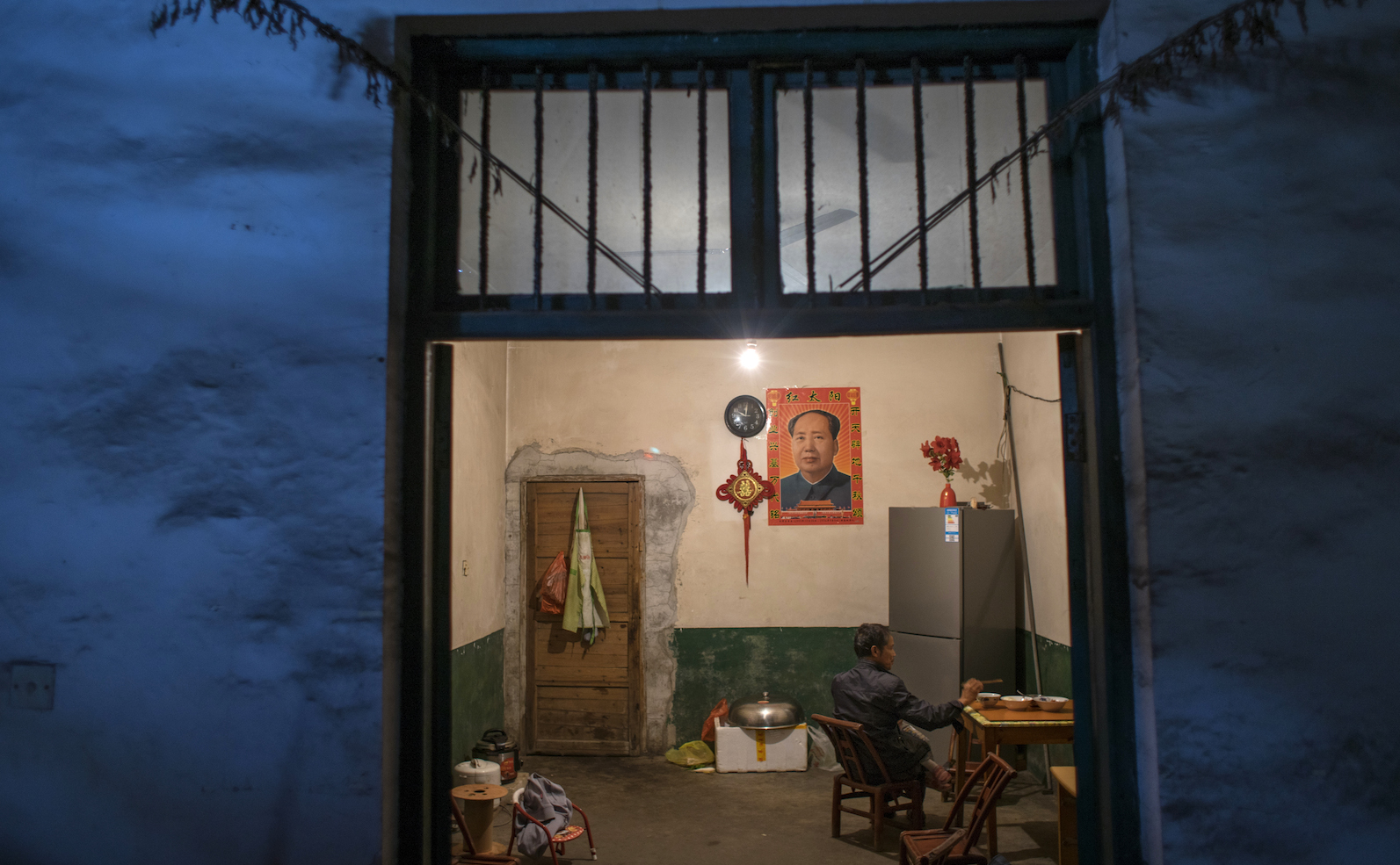 Bara en av fyra familjer bor kvar i kvarteren runt smältverket. Många har dött i cancer, de rikare har flyttat.