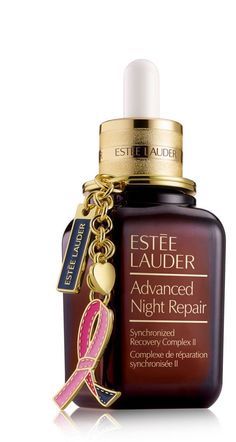 Brun flaska med texten Estée Lauder Advanced Night Repair och ett rosa band som en liten nyckelring runt flaskan. 