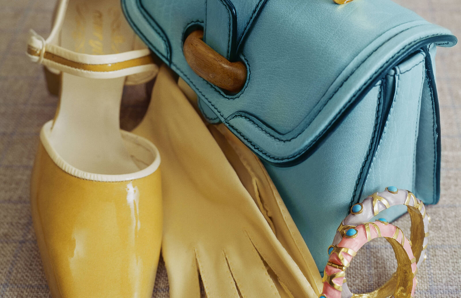 Foto skor, handskar, väska