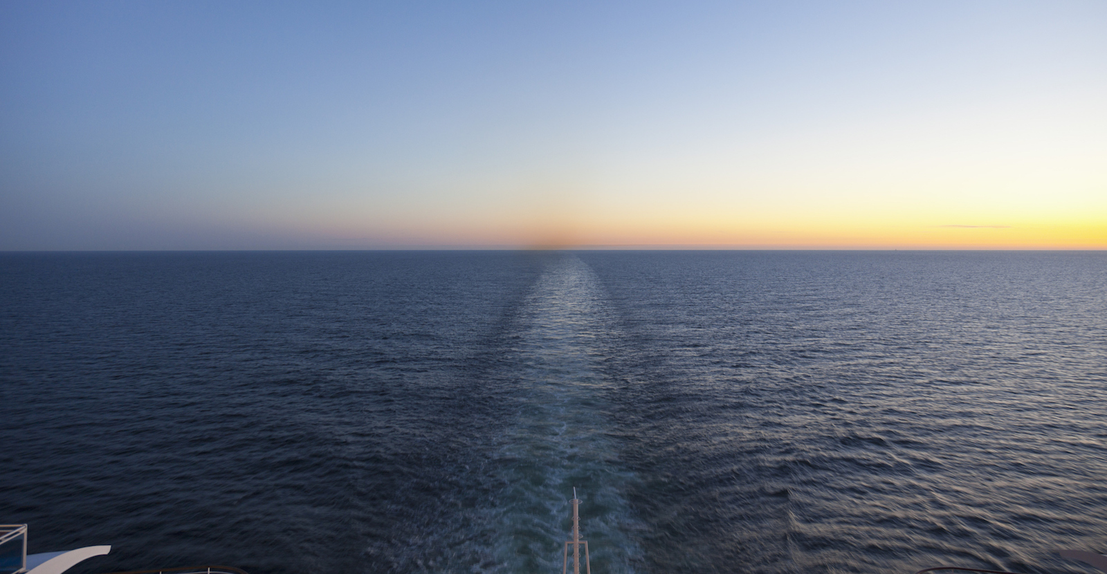 Hav i solnedgång.