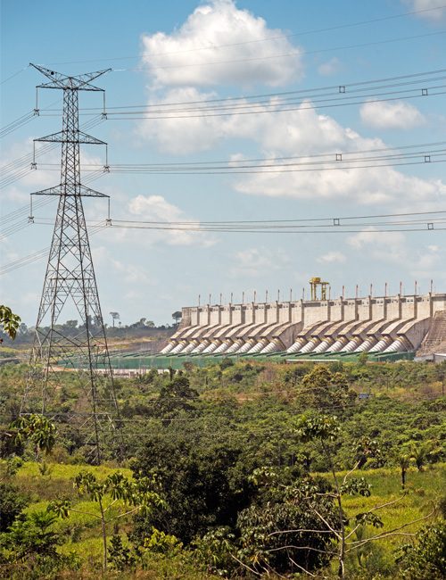 Kraftverk i regnskog.