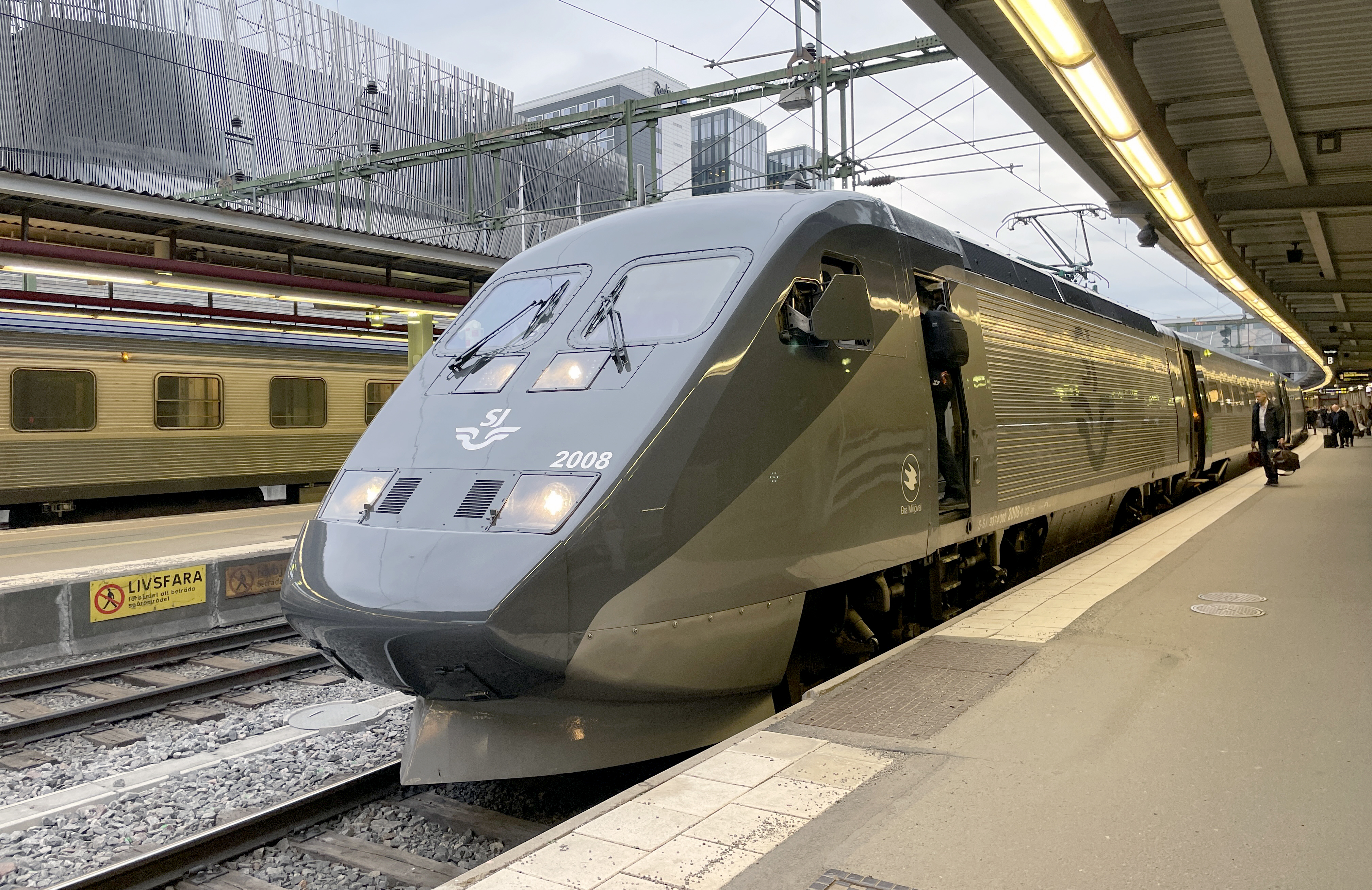 X2000 tåg på tågstation