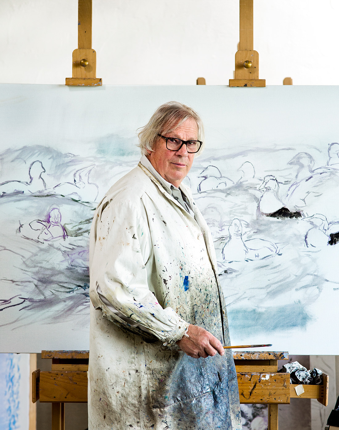 Lars Jonsson framför tavla