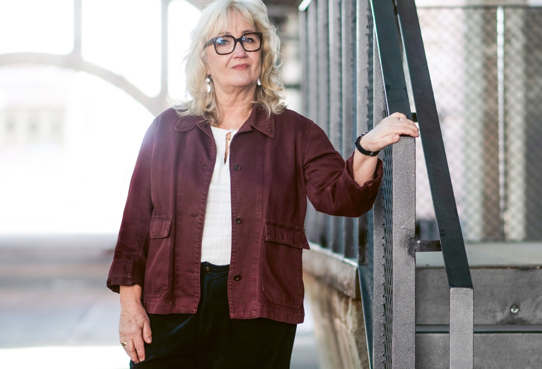 Kvinna med glasögon