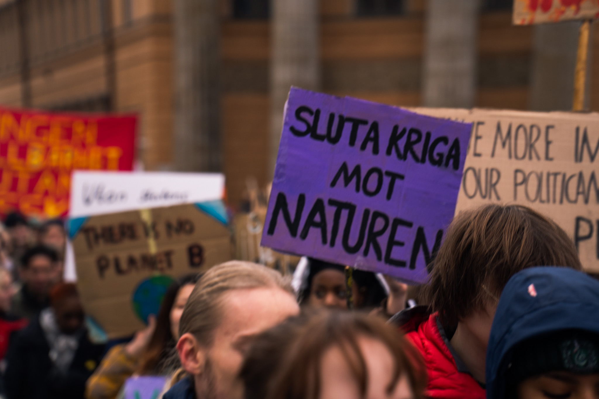 Plakat i demonstrationståg