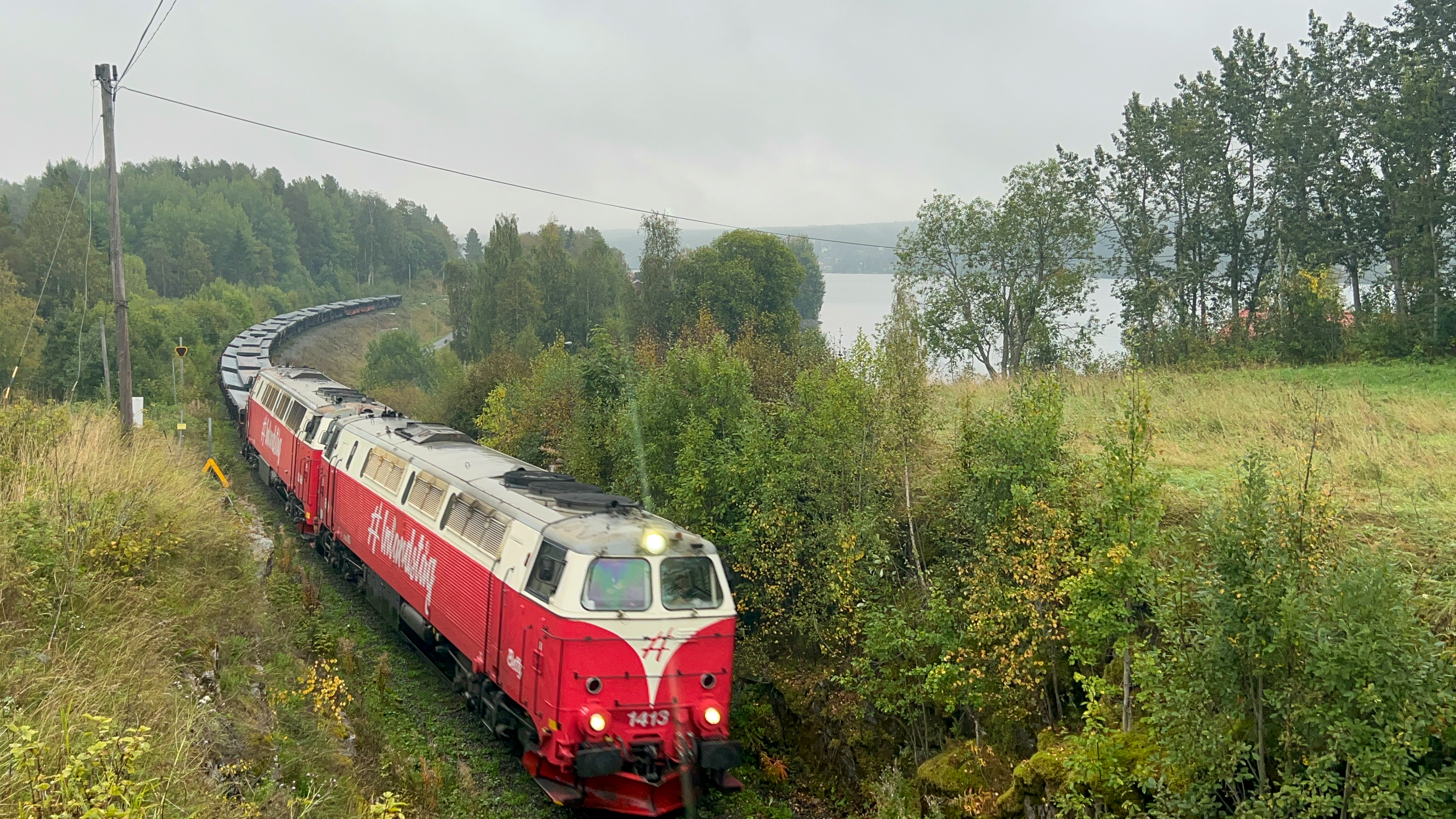 Tåg på räls.