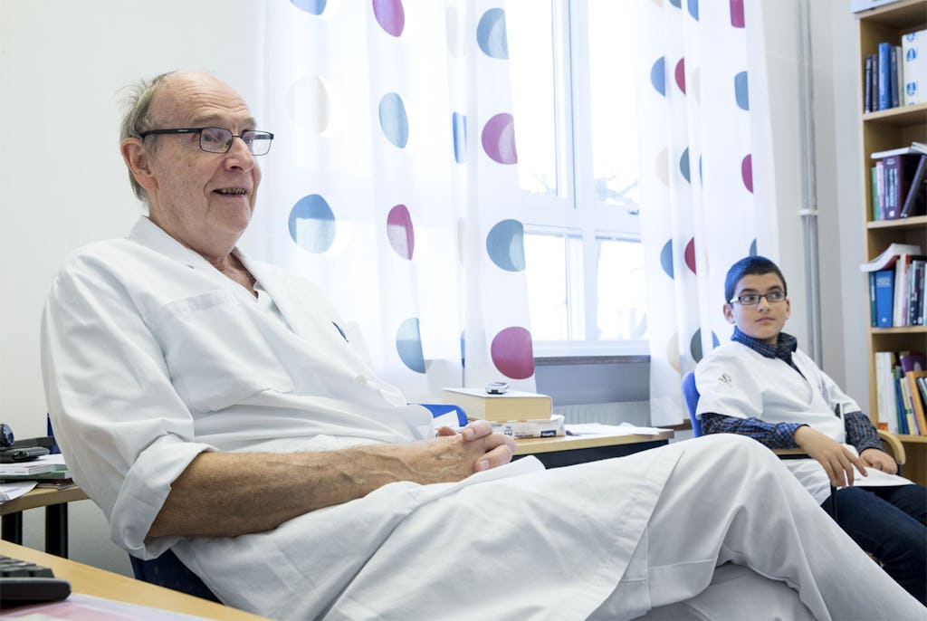 Gert Malmkvist, äldre specialist, och William Inad, praktikant Ängelholms sjukhus Foto: André de Loisted