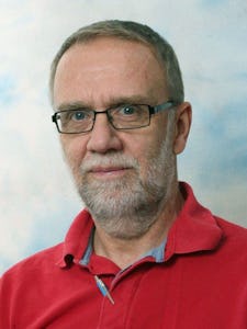 Erik Tyrberg, ST-studierektor i allmänmedicin i Västmanland, blev glad över Göran Stiernsteds utredning men känner sig tveksam till förslaget att ST-läkare i slutenvårdsspecialiteter ska randa sig på vårdcentraler för att stärka samarbetet mellan primärvård och sjukhusvård.