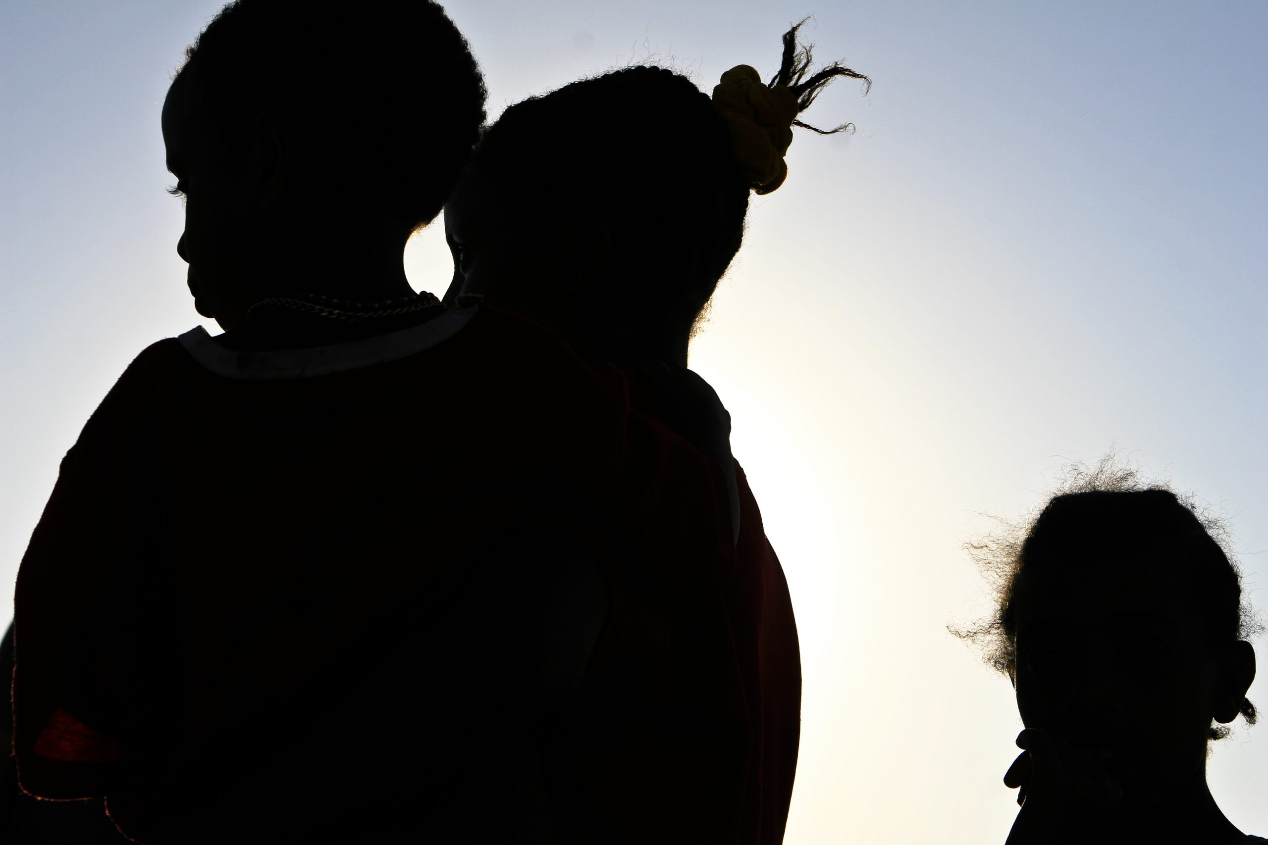 503937-silouettes-on-the-savanna