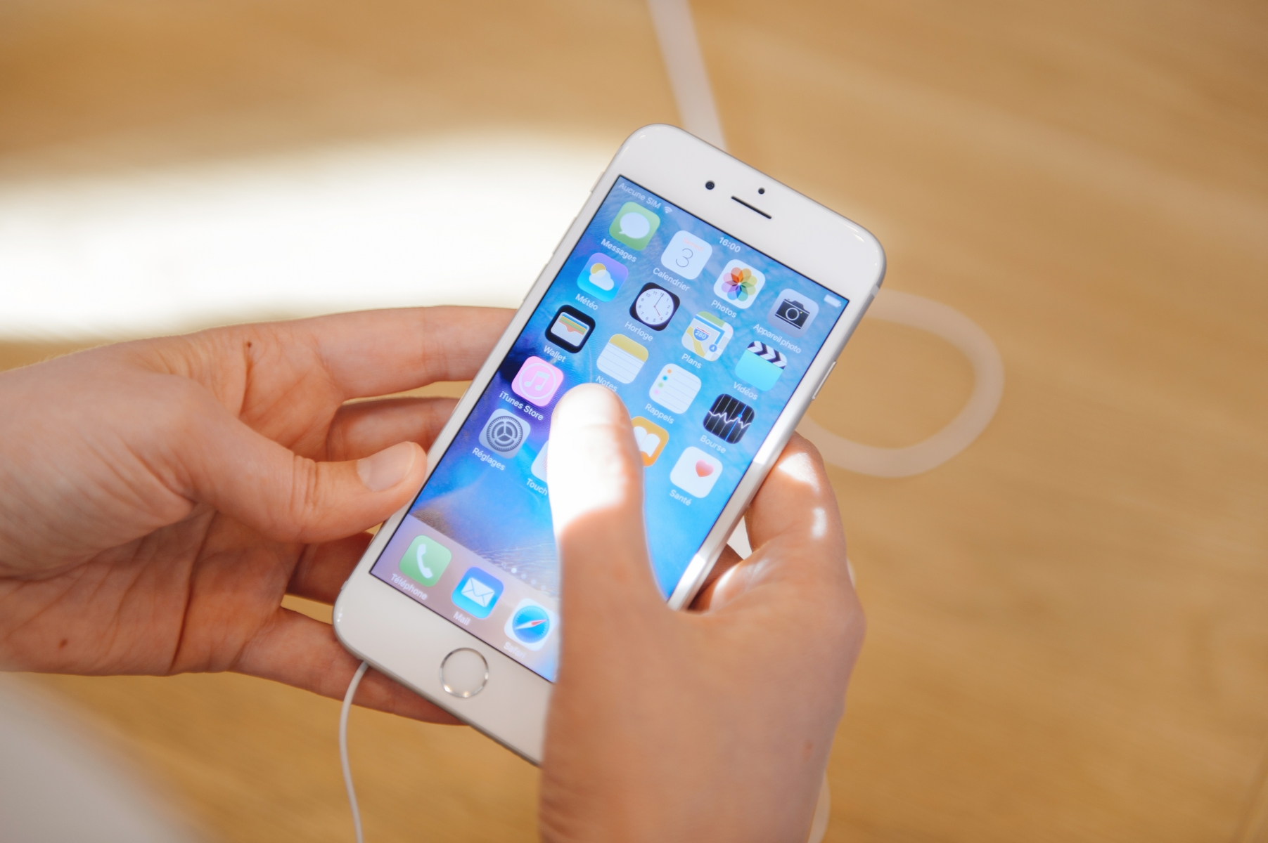 13170354-new-iphone-6s-and-iphone-6s-plus