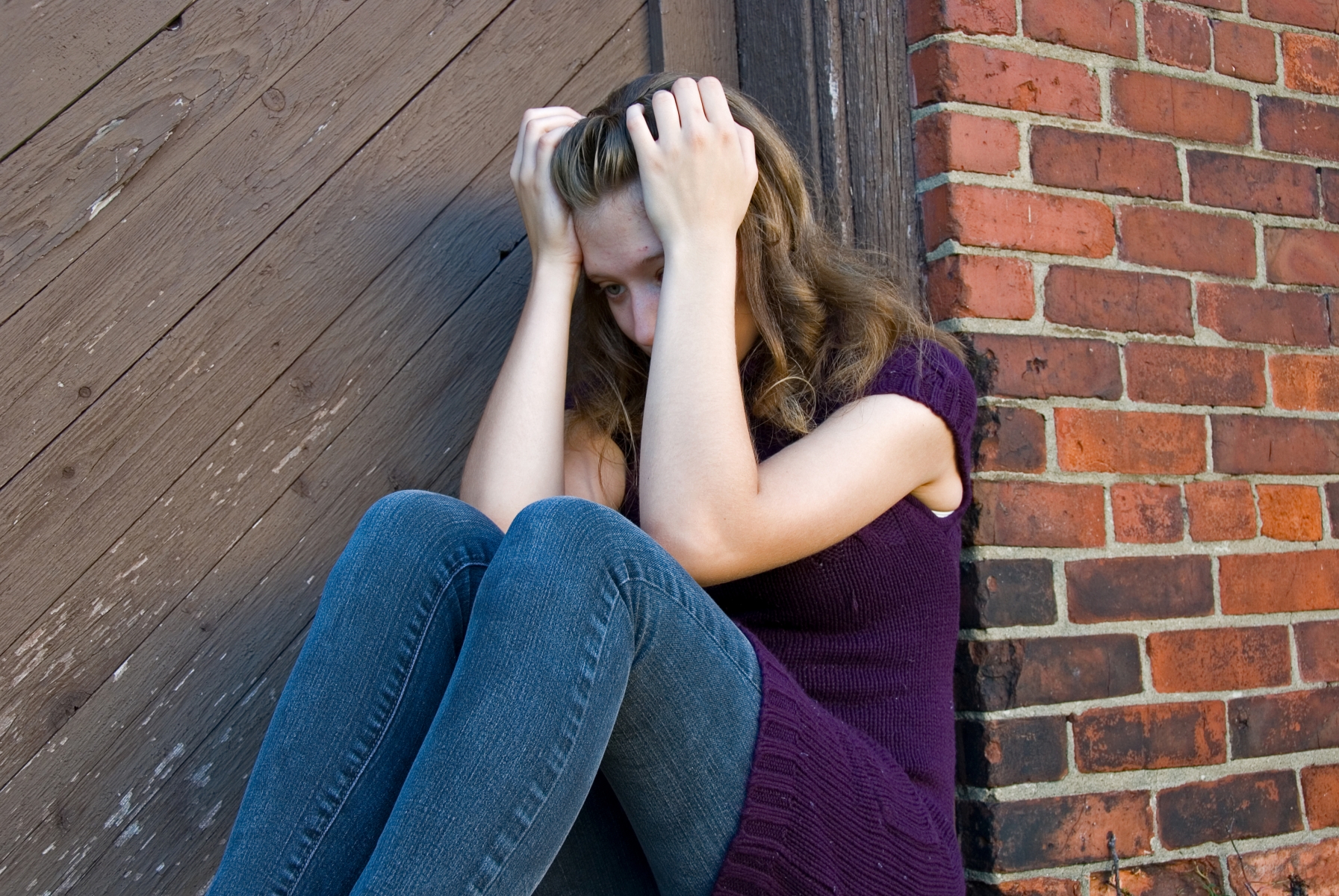 2008649-lonely-teenager