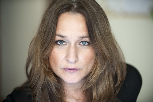 Jenny Yourstone, forskningsledare på Kriminalvården, tittar rakt in i kameran. 