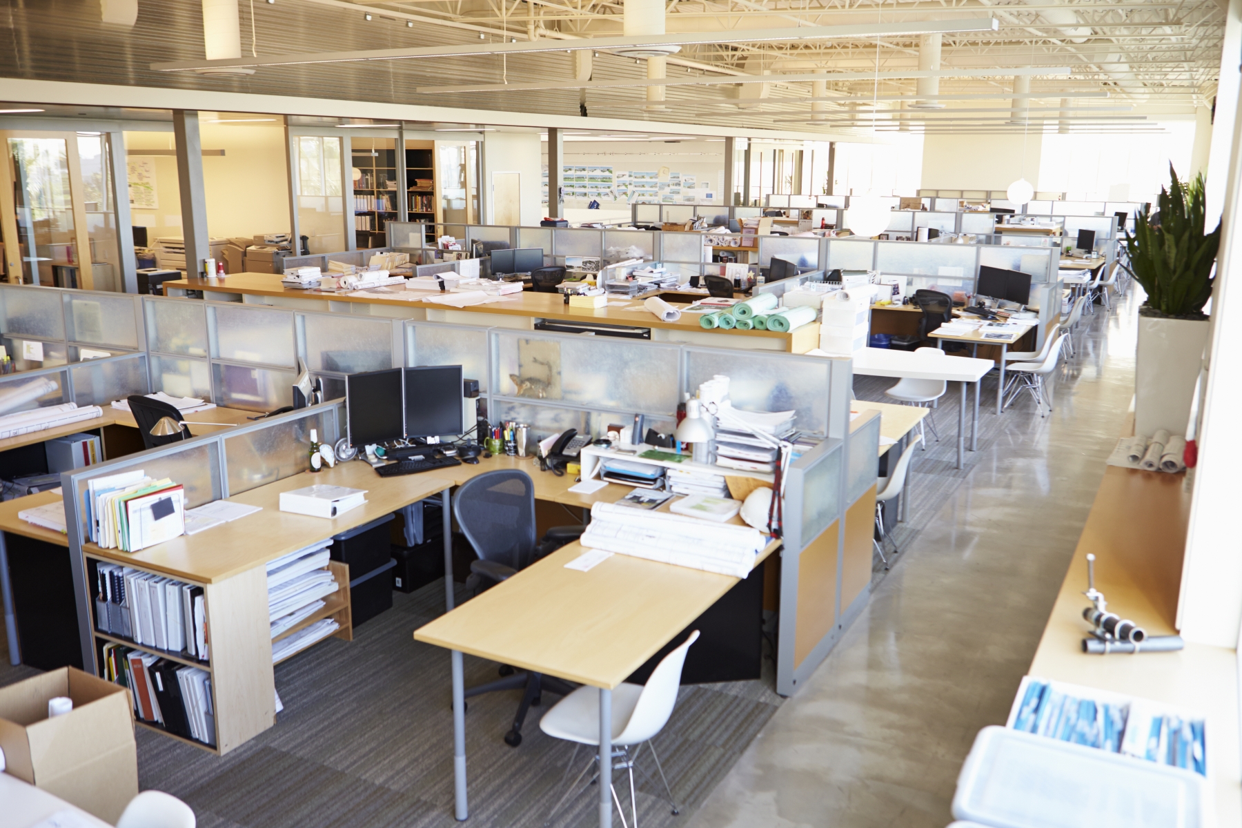 11827793-empty-modern-open-plan-office_kopia