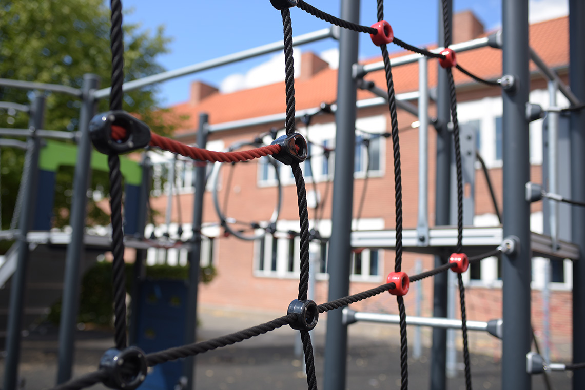 Klätterställning vid skola