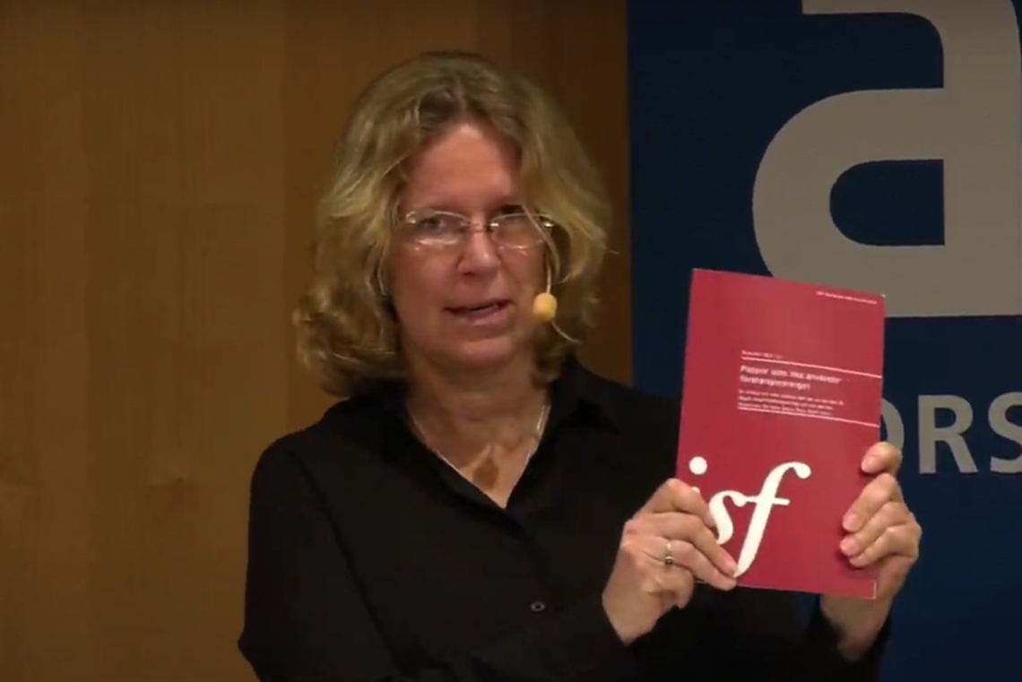 Ann-Zofie Duvander, professor i demografi, presenterar ISF:s rapport