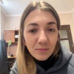 Ivanna Hcrapko befinner sig i en lägenhet i staden Tjervitski nära gränsen mot Rumänien. För tillfället beskjuts inte staden av ryska armén.