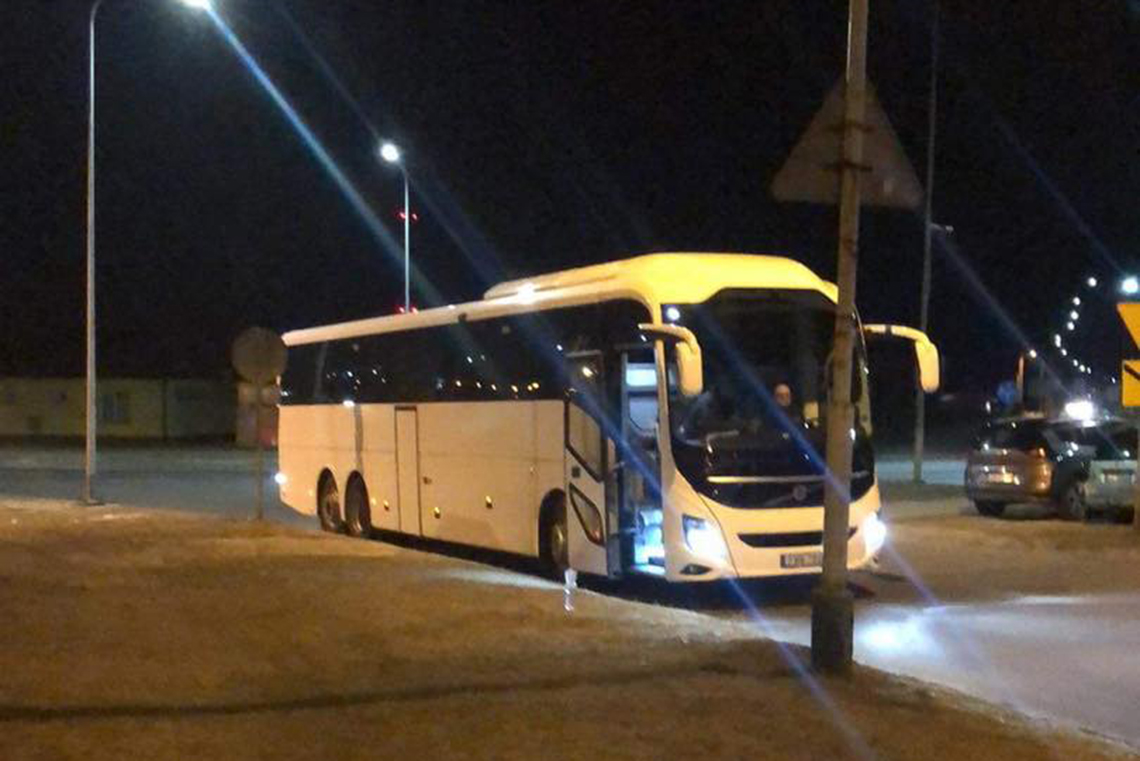Buss som transporterar flyktingar från Ukraina till Grästorp