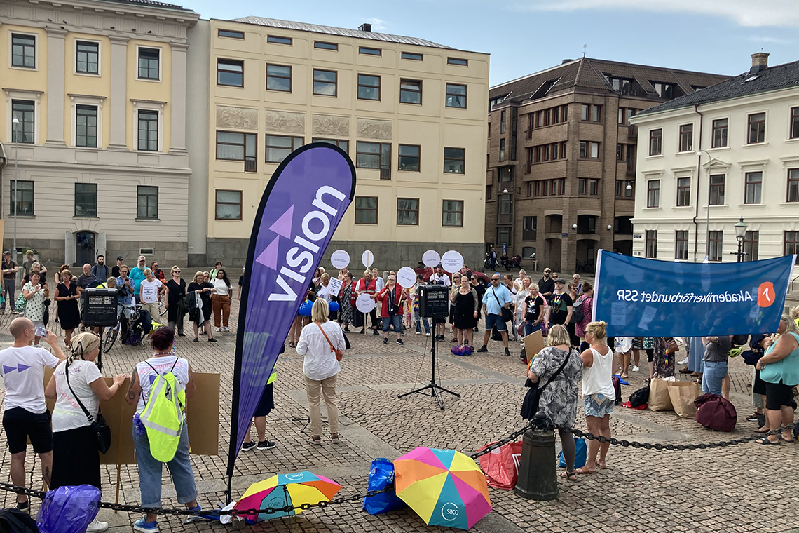 Manifestiationen #löneupproret på Gustav Adolfs torg i Göteborg. Foto Jesper Lindeberg
