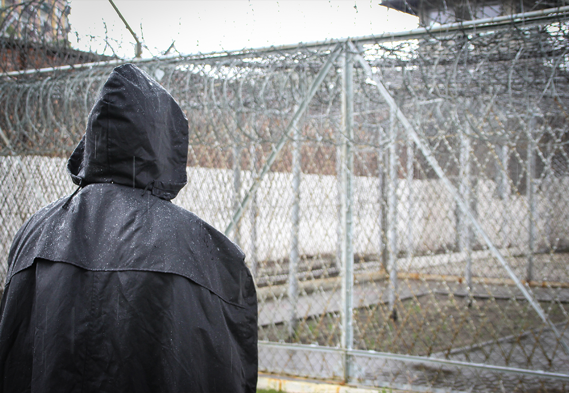 Kriminalvården i Borås och Göteborg får kritik av Justitieombudsmannen, JO, sedan intagna inte fått vård i tid för akuta tandvårdsbesvär.