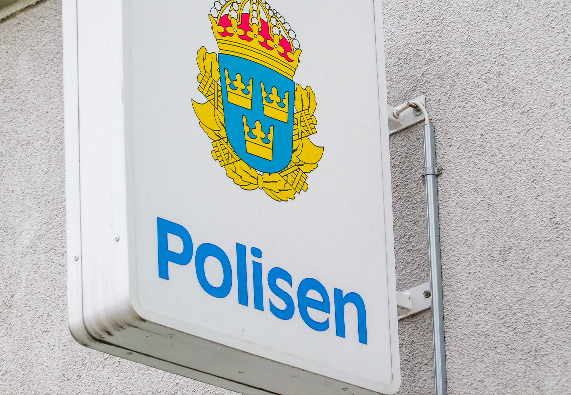 Riktade lönesatsningar på poliser skapar missnöje bland de civilanställda, som utgör en tredjedel av polismyndigheten.