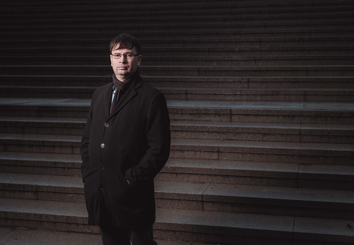 Daniel Simmons arbetar fackligt för Saco-S på Migrationsverket.