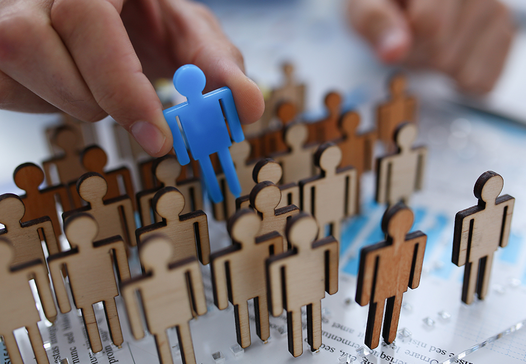 Många socialkontor tar in konsulter vid hög arbetsbelastning. Det kan vara ett tecken på dålig arbetsmiljö.