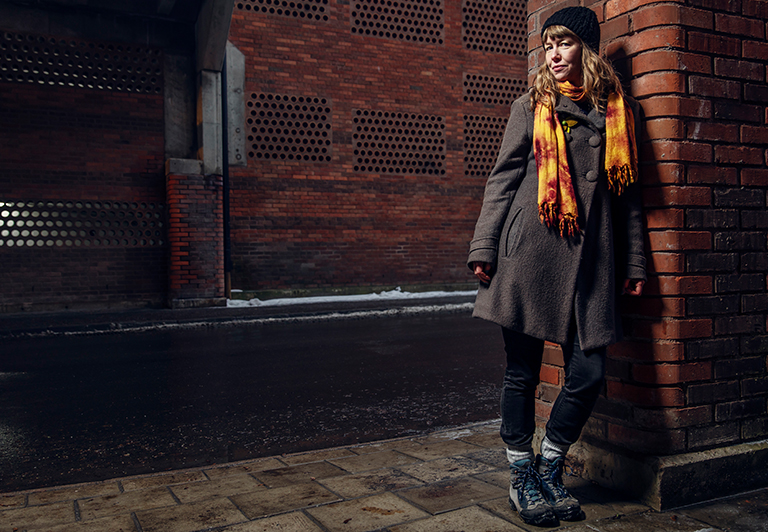 Det är viktigt att inte moralisera eller reagera starkt när man intervjuar unga förövare, säger Maria von Bredow, utredare på Brå.