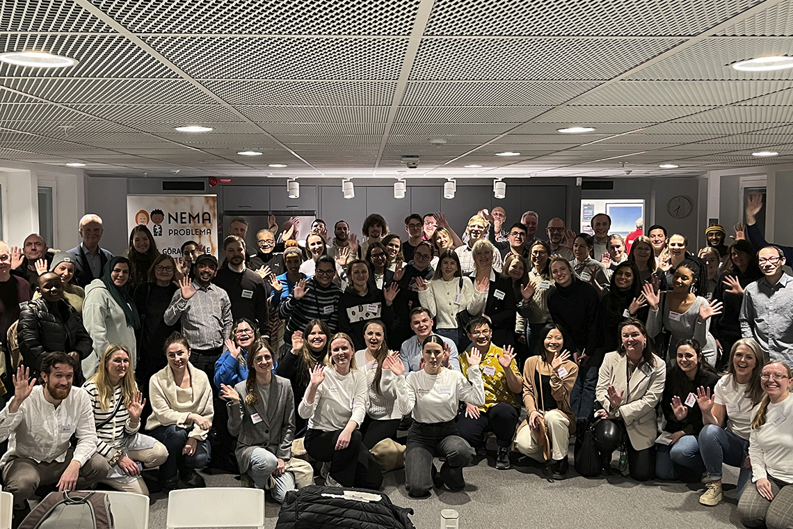 Gruppbild på personer som deltar i Nema Problemas mentorskapsprogram.