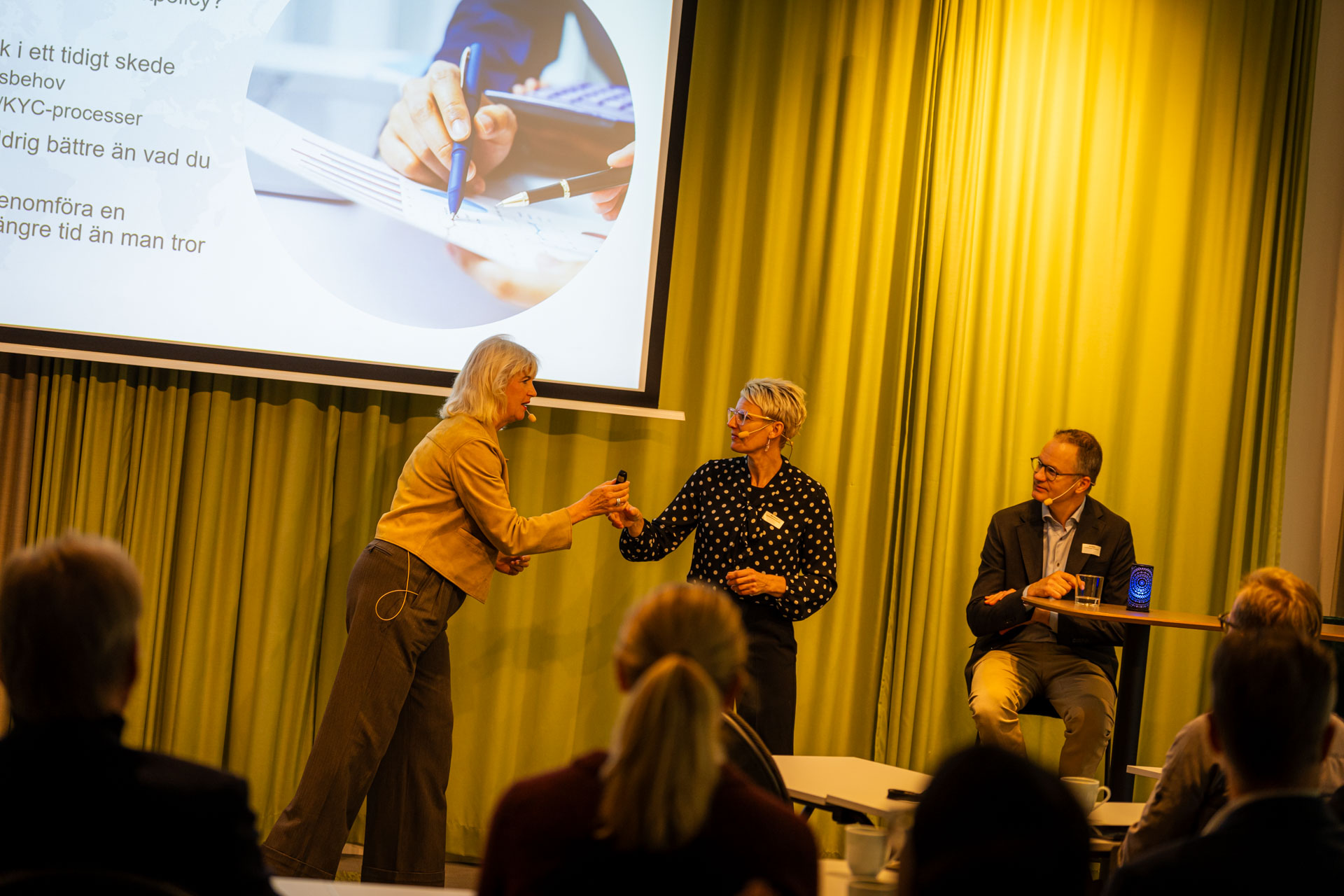 Åsa Tegelberg på scen.