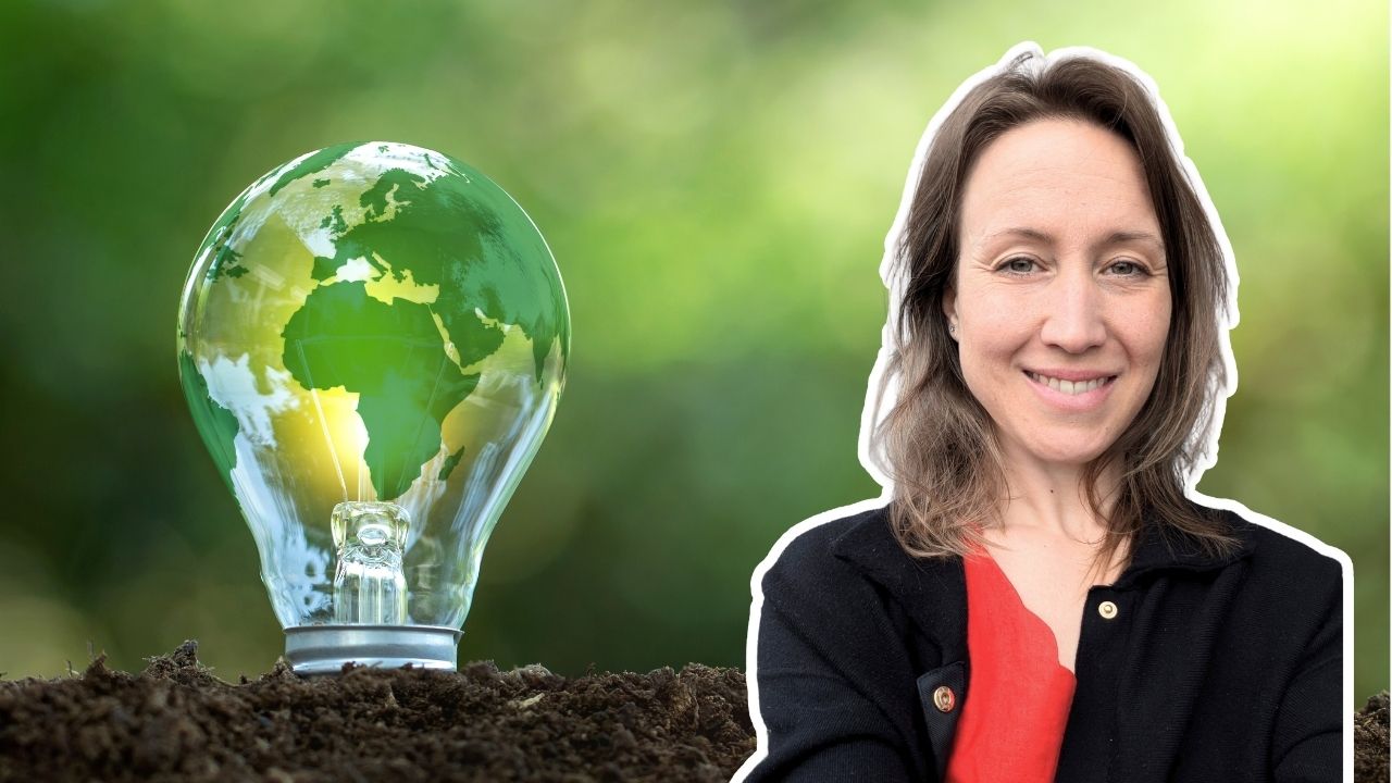 Porträtt på Michelle Wermäng med en bakgrundsbild på grön lampa för att illustrera att en grön omställning kräver eget ansvar och kunskap om hållbarhet.