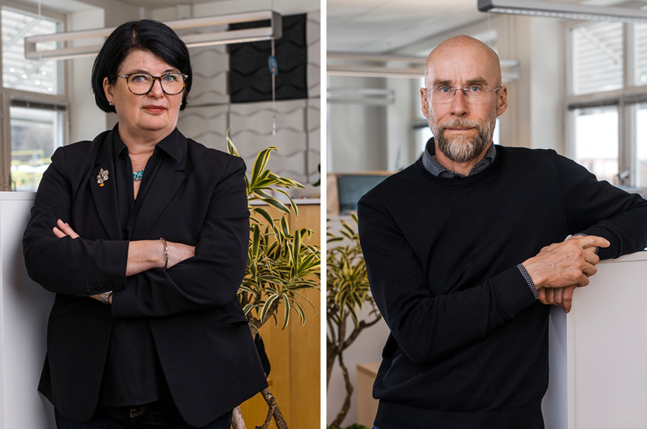 Två personer står i ett kontor och tittar mot kameran. Kvinnan till vänster har mörkt hår och glasögon, mannen till höger är skallig med skägg och glasögon.