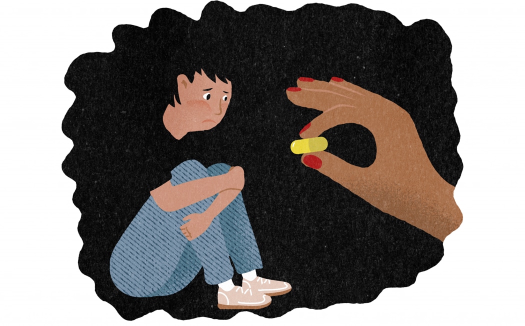 Illustration av en ungdom som sitter inne i ett mörkt moln där en han närmar sig och erbjuder ett piller.