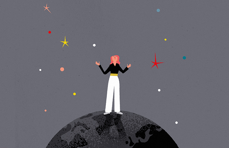 Illustration över en person i svart tröja och vita byxor som står på jordklotet och med händerna utsträckta mot rymden, ovanför syns stjärnor i olika färger och former.