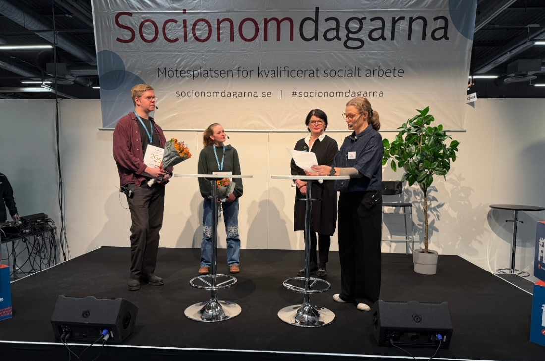 Prisutdelning av c-uppsatstävlingen på Socionomdagarna.