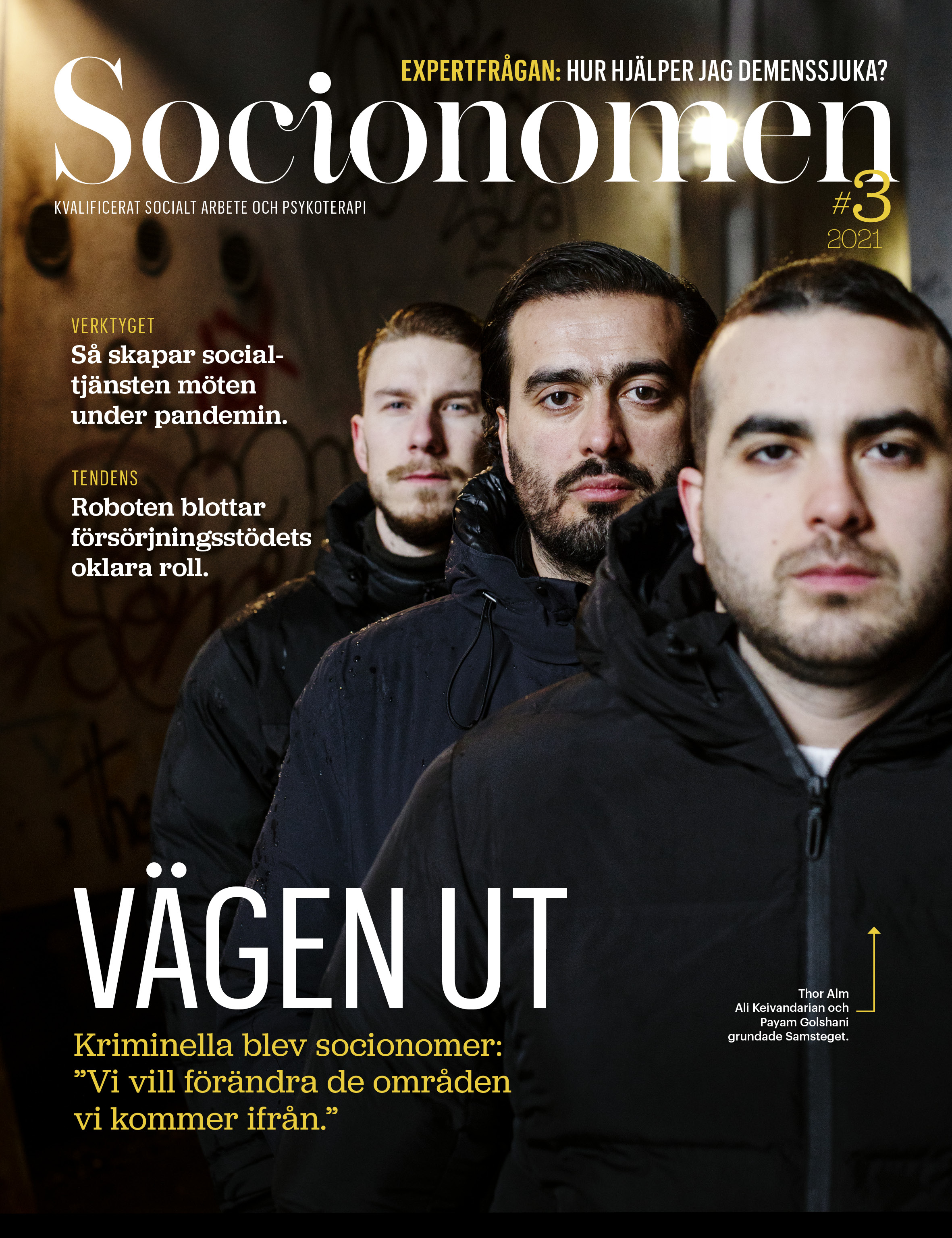 Omslag för tidningen Socionomen nr 3 2021 med tre män i svart på omslaget.