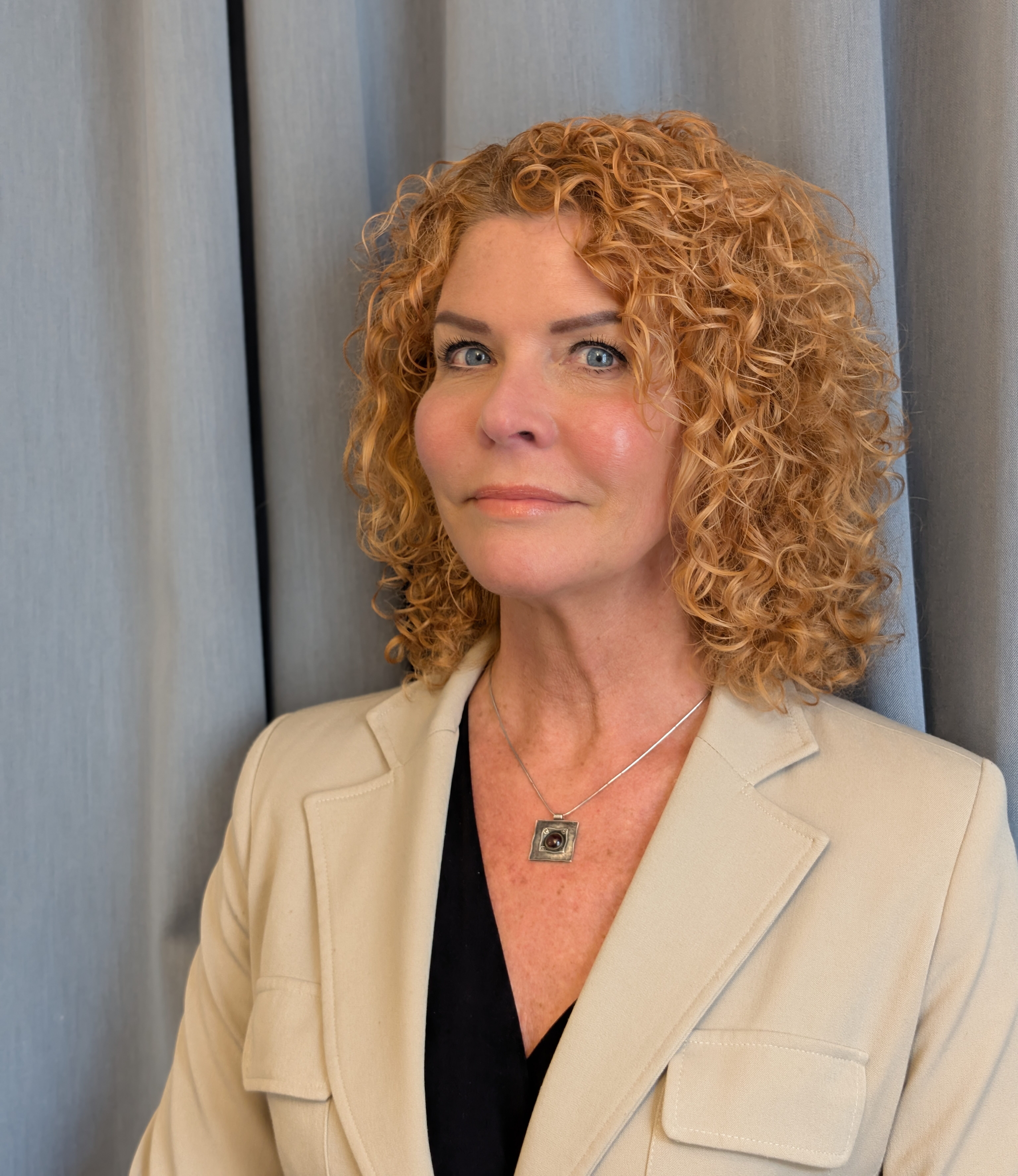 Porträtt på Lina Lycke, samordnare vid Regionalt stödcentrum heder.