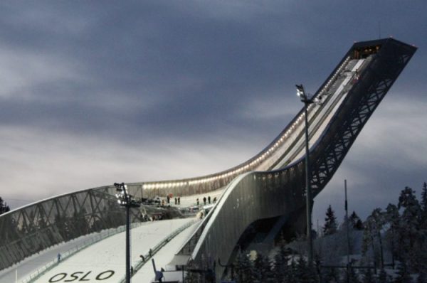 Holmenkollen_2011_LJohansen_1000x497_