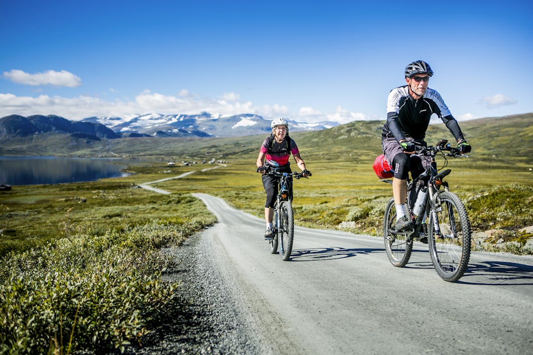 Radfahren auf dem Mjølkevegen zwischen Vinstra und Gol