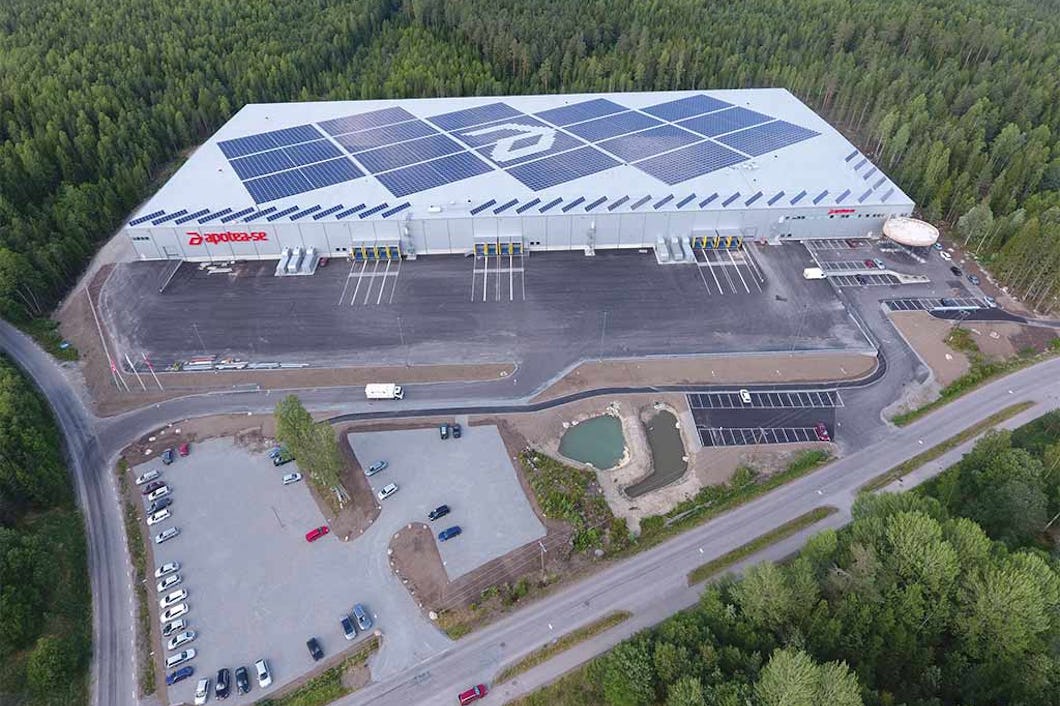 Flygbild av Apoteas 38000 kvadratmeter stora lagerlokal i Morgongåva.