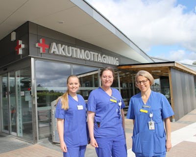 De kliniska apotekarna Elin Edvardsson, Kristina Sörensen och Karin Nilsson delar på en heltidstjänst på akuten i Trollhättan under pilotprojektet.