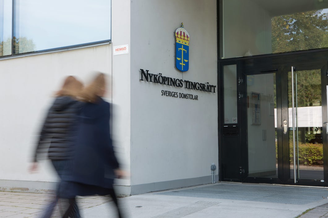 Apoteksanställd åtalas vid Nyköpings tingsrätt för att ha förfalskat recept.