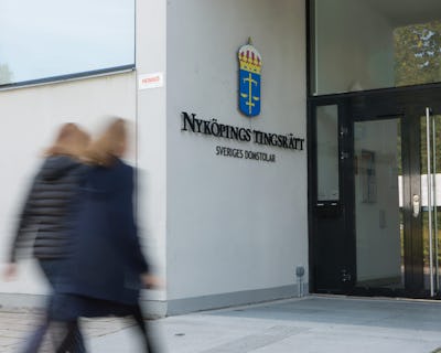 Apoteksanställd åtalas vid Nyköpings tingsrätt för att ha förfalskat recept.